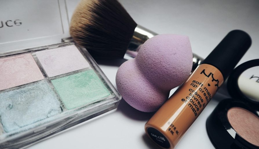 Los mejores sets de maquillaje para comprar online y cómo Aeropaq te lo entrega con rapidez y seguridad