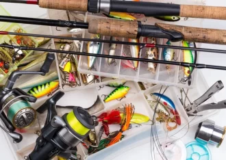 Descubre los accesorios indispensables para pescar si eres principiante