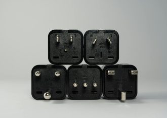 Adaptadores de corriente universales: Imprescindibles para turistas