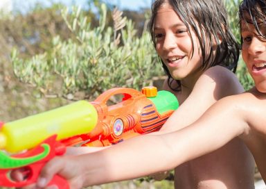 Pistolas de agua para los más pequeños que puedes regalar en reyes magos desde Shein