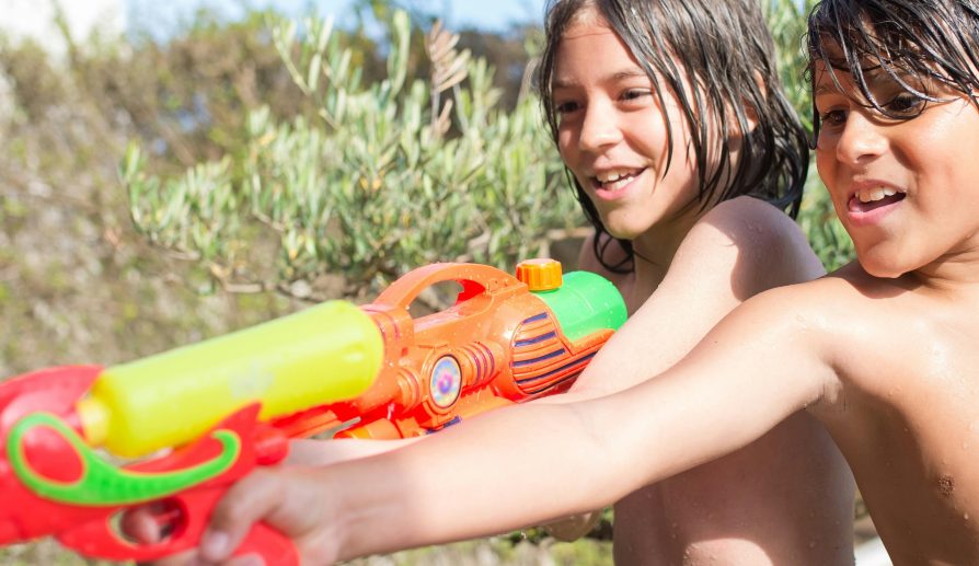 Pistolas de agua para los más pequeños que puedes regalar en reyes magos desde Shein