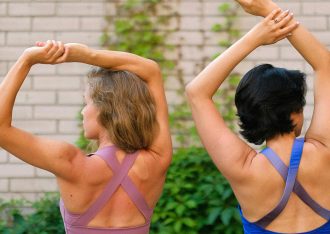 Camisetas deportivas perfectas para hacer ejercicio en tu hogar