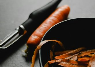 Pelador de verduras multifuncional para facilitar el trabajo