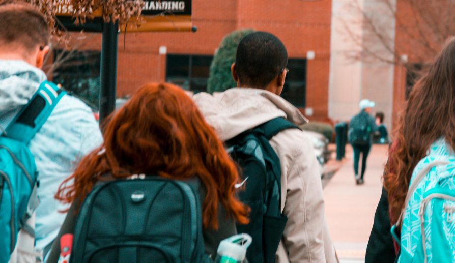 Mochilas antirrobo con puertos USB.